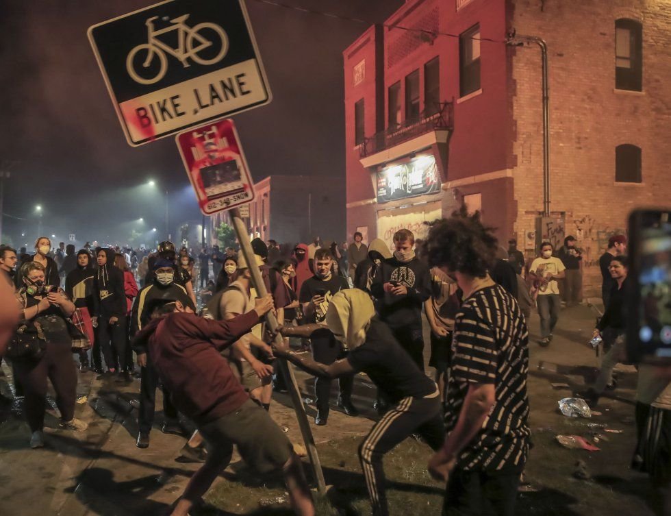 06 Gobernador de Minnesota despliega la Guardia Nacional ante disturbios