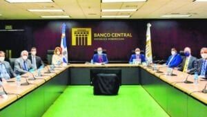 Banco Central dice tiene reservas garantizan la estabilidad del dólar