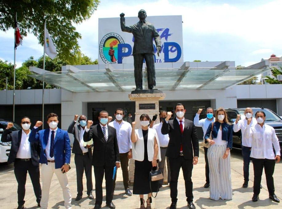 PRD juramenta a Marcel Fonfrías ex candidato alcalde del PDI en el DN