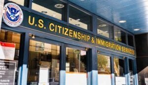 Servicio de ciudadanía e inmigración de EE.UU abrirá oficinas el 4 de junio