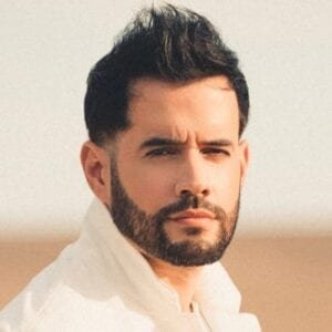 Manny Cruz estrena video “Tus 15 primaveras”