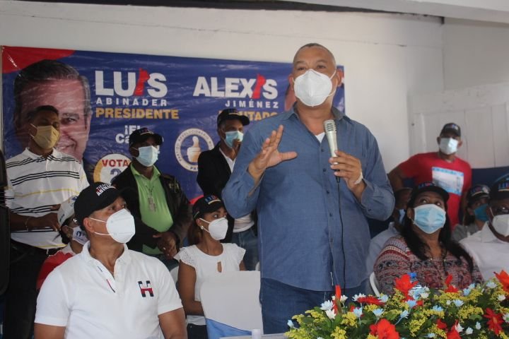 Yoli Rosario deja PLD y pasa al PRM; apoyará al diputado Alexis Jiménez