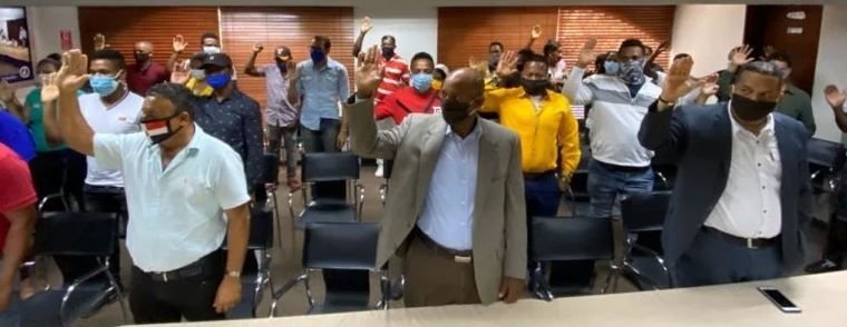 Higuey 02 Decenas de dirigentes del PLD en Higüey se juramentan en el PRM