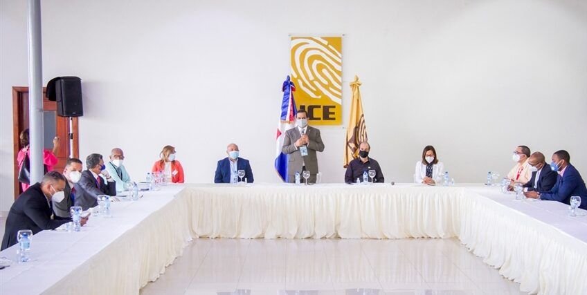 JCE entrega artes de boletas presidenciales a editoras para iniciar impresión