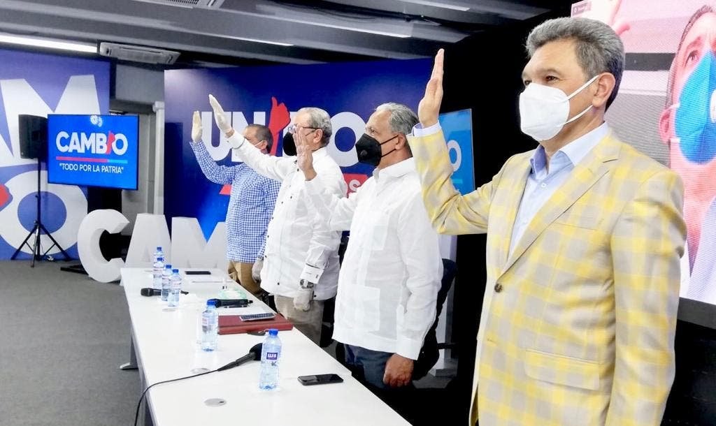 Luis Abinader recibe respaldo de más de 50 oficiales; llama a dar un paso al frente para recuperar el país 2 Luis Abinader recibe respaldo de más de 50 oficiales; llama a dar un paso al frente para recuperar el país