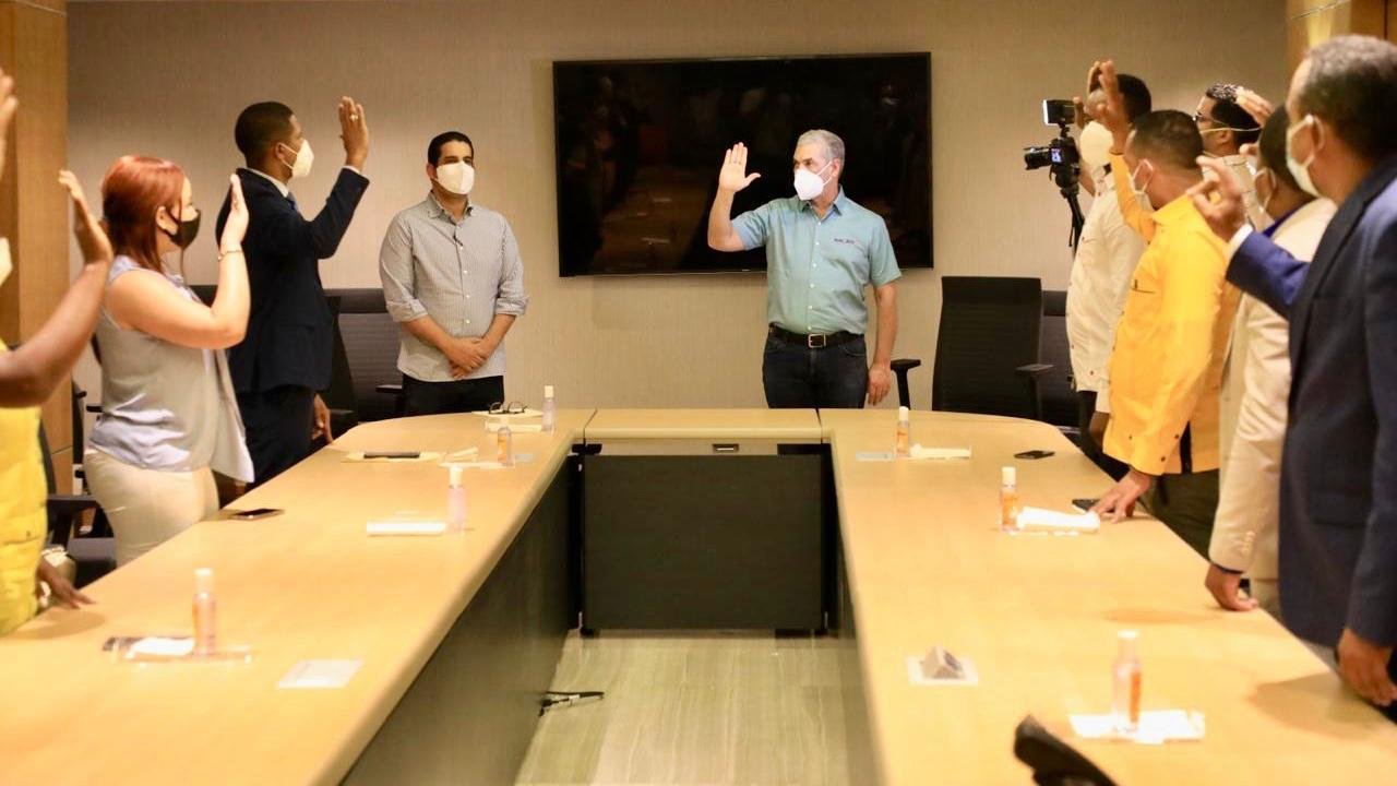 Se juramentan con Gonzalo Castillo excandidatos a alcaldes y regidores del PRM, FP, PRSC y PQDC