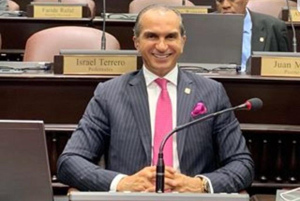 Demandan al investigador Ángel Martínez por difamación e injuria