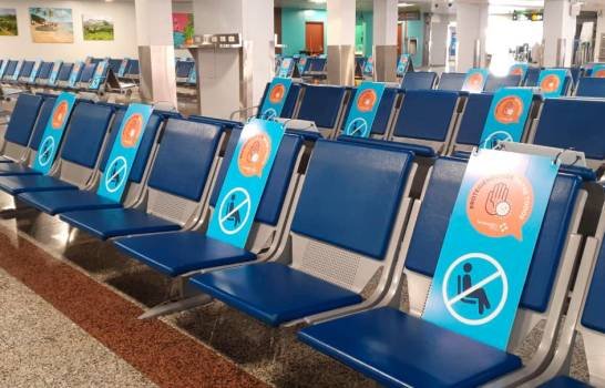 Distanciamiento social en aeropuerto Las Américas