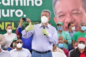 Leonel se reitera a favor empleados accedan a los fondos de pensiones
