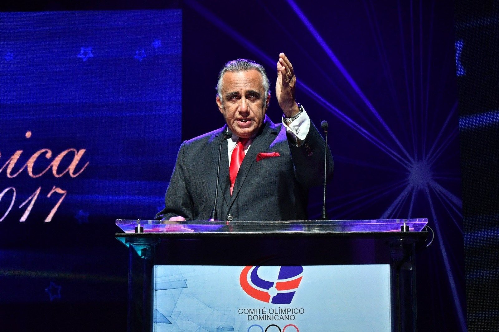 Luisín, está a favor de la reapertura del deporte