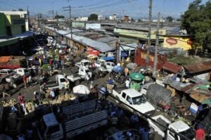 Pocos clientes en el mercado de la Duarte