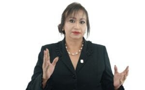 Annie Báez, diputada de Ultramar, renuncia del PRD; llama a votar por Abinader y los candidatos del PRM