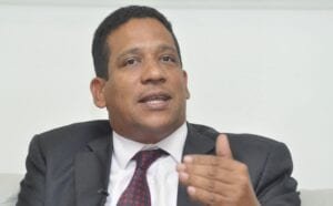 Abinader designa a Carlos Pimentel Director de Contrataciones Públicas