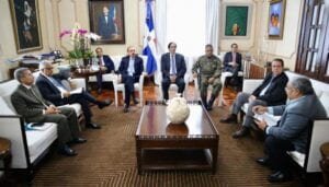 Comisión contra Covid se reunirá con presidente Medina hoy a primera hora