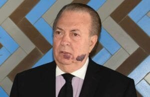 Ministro de Cultura suspende compra de vitrinas por más 268 millones debido a fuerte rechazo