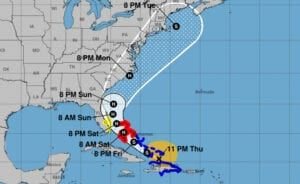 Tormenta Isaías se aleja de RD, pero deja un muerto y el país en alerta
