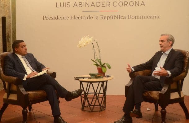 Abinader afirma no podemos cargar con Haití, igual tenemos problemas