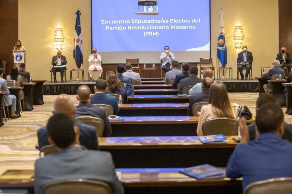 Luis y diputados 03 Abinader y PRM se reúnen con sus diputados electos para priorizar la situación sanitaria del país