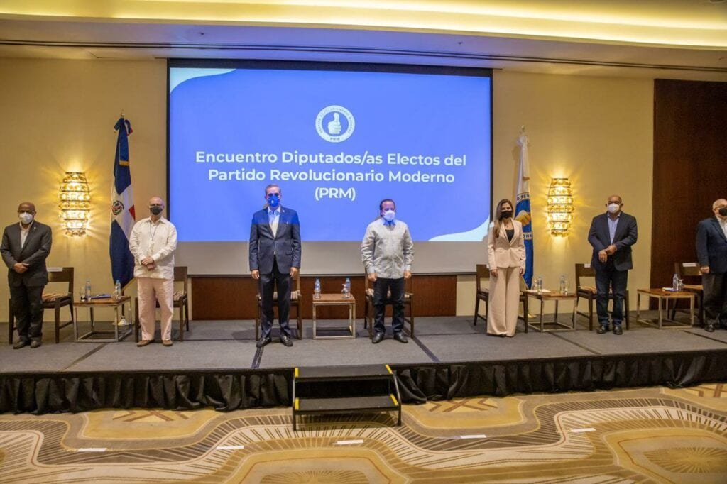 Luis y diputados 04 Abinader y PRM se reúnen con sus diputados electos para priorizar la situación sanitaria del país