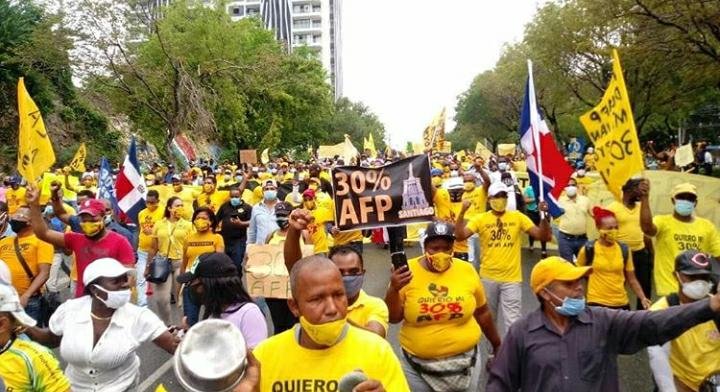 Marcha 02 Cientos de personas participan en marcha exigiendo el 30% a las AFP