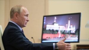 Rusia responde a acusación de robo cibernético vacuna para coronavirus