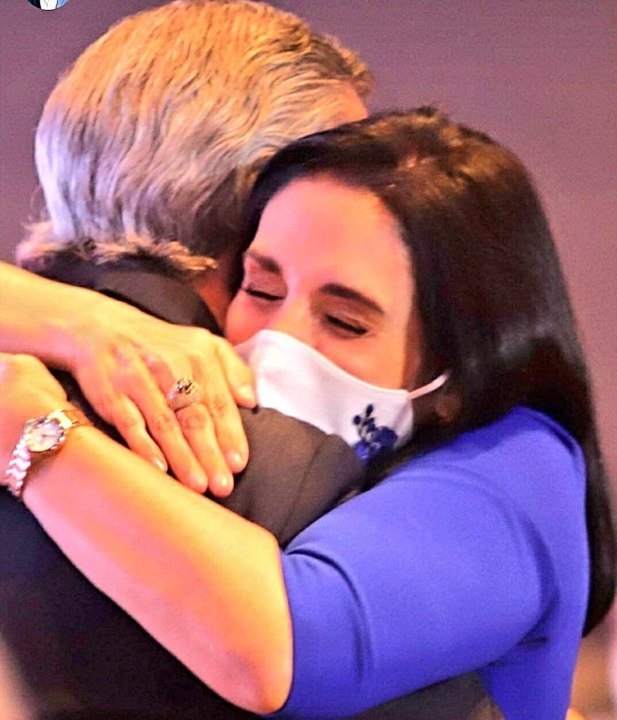 Luis cumple hoy 53 años; su esposa publica un mensaje cargado de amor