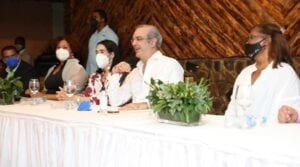 Luis Abinader se reúne con la sociedad civil de Pedernales; desarrollará apretada agenda