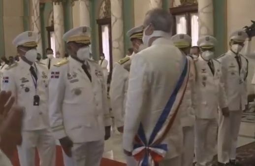 Abinader nombra jefes militares y de PN; hace distintos ascensos