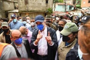 Abinader sobrevolará hoy el país; anuncia plan integral para sacar personas de zonas vulnerables