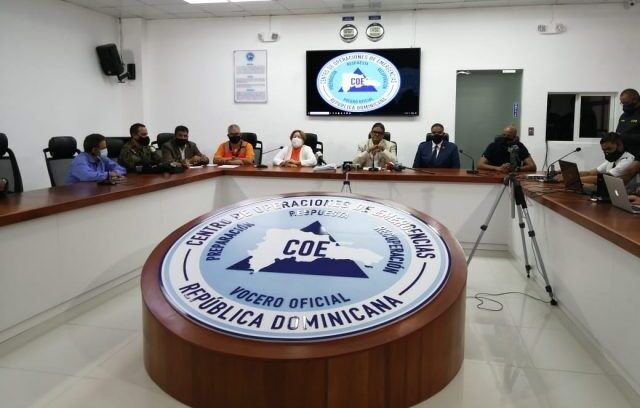 COE emite alerta a 13 provincias ante trayectoria tormenta Laura