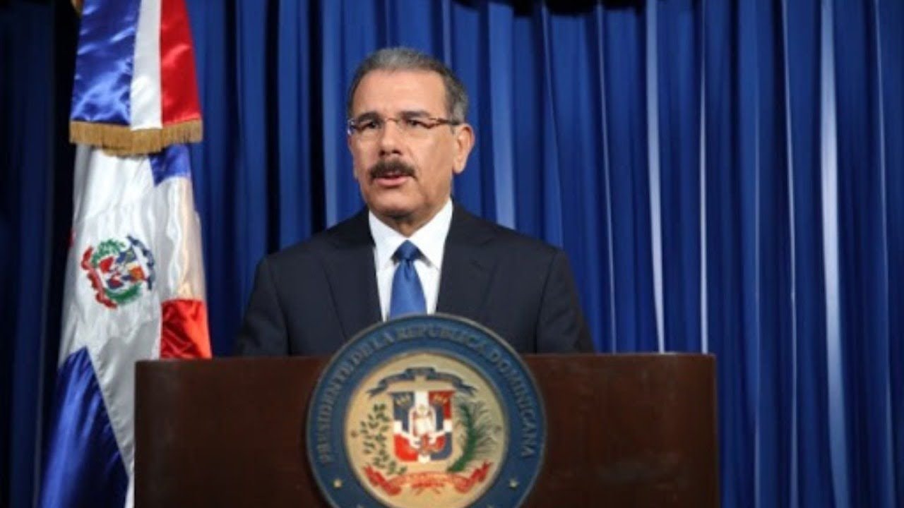 Danilo Medina extiende el toque de queda en todo el país por 25 días más
