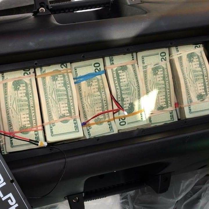Dolares en bocinas 02 Incautan más de US$2 millones camuflados en bocinas de sonido