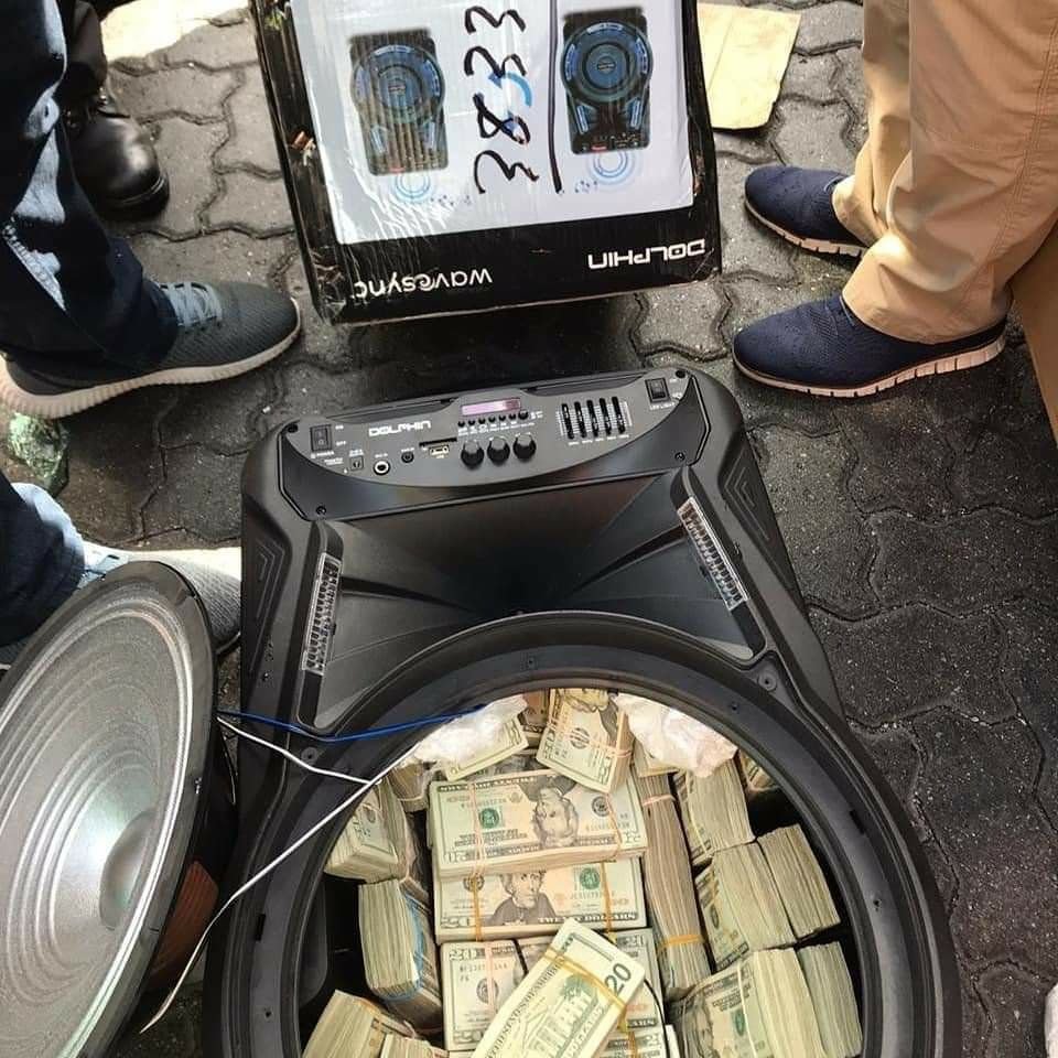 Dolares en bocinas 03 Incautan más de US$2 millones camuflados en bocinas de sonido