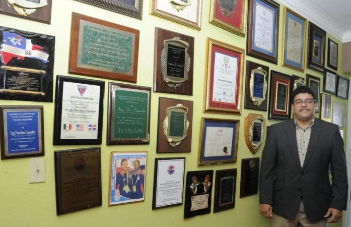 Francisco Camacho y reconocimientos Ministro Francisco Camacho promete un nuevo modelo deportivo en el país