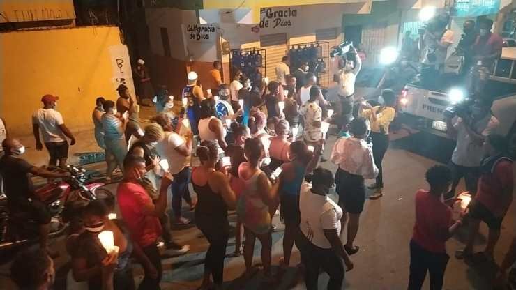 Protesta Isabelita 02 Protestas en Ensanche Isabelita por muerte niña arrojada al mar