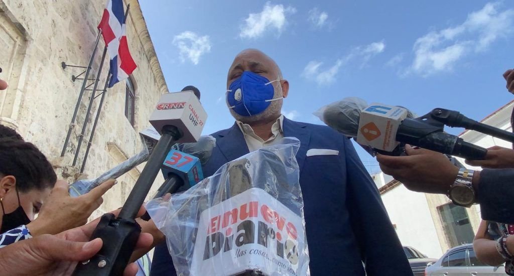 Roberto Fulcar a padres: tendremos una solución que garantice educación y salud a sus hijos