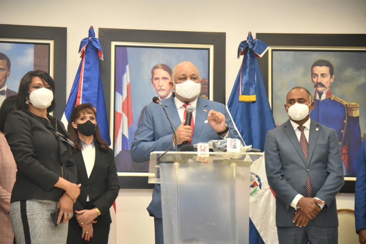 Roberto Fulcar: "Autoridades salientes no dejaron preparado inicio del año escolar" 2 Roberto Fulcar: «Autoridades salientes no dejaron preparado inicio del año escolar»