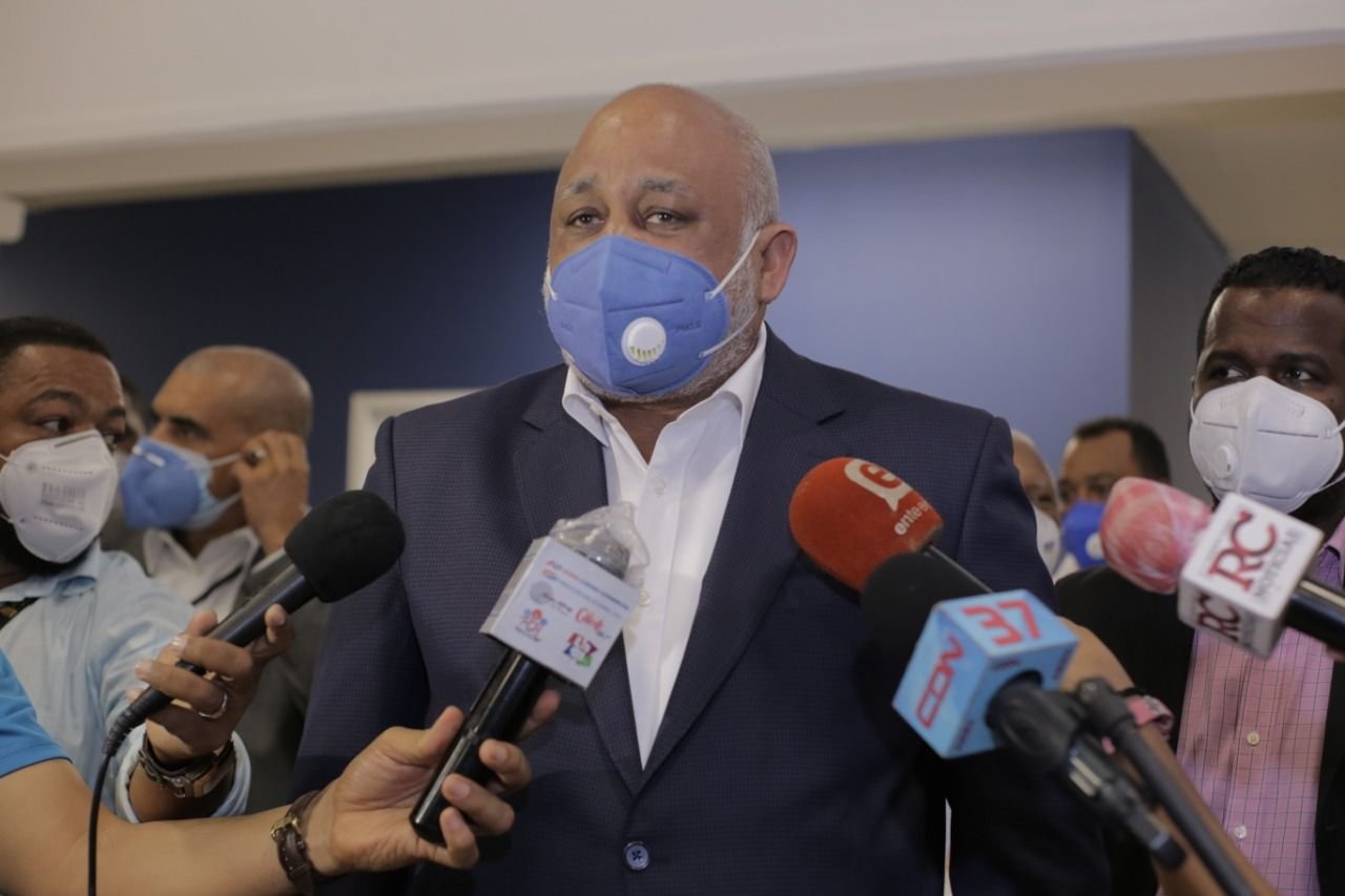 Fulcar asegura el año escolar será salvado; presentará plan el lunes junto al Presidente 2 Fulcar asegura el año escolar será salvado; presentará plan el lunes junto al Presidente