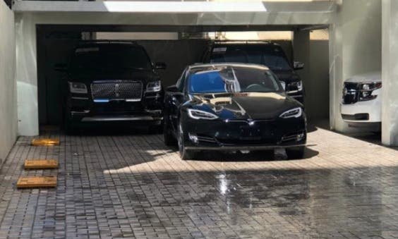 Luis Abinader llegó al Congreso en un Tesla, no en una Jeepeta; importancia de la energía limpia