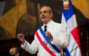 Luis Abinader designa siete cónsules y ocho subdirectores en tres decretos