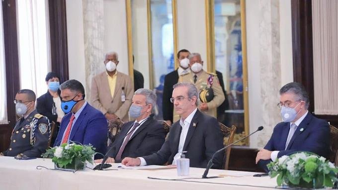 Abinader presenta Plan de Reforma Penitenciaria; Roberto Santana será el director