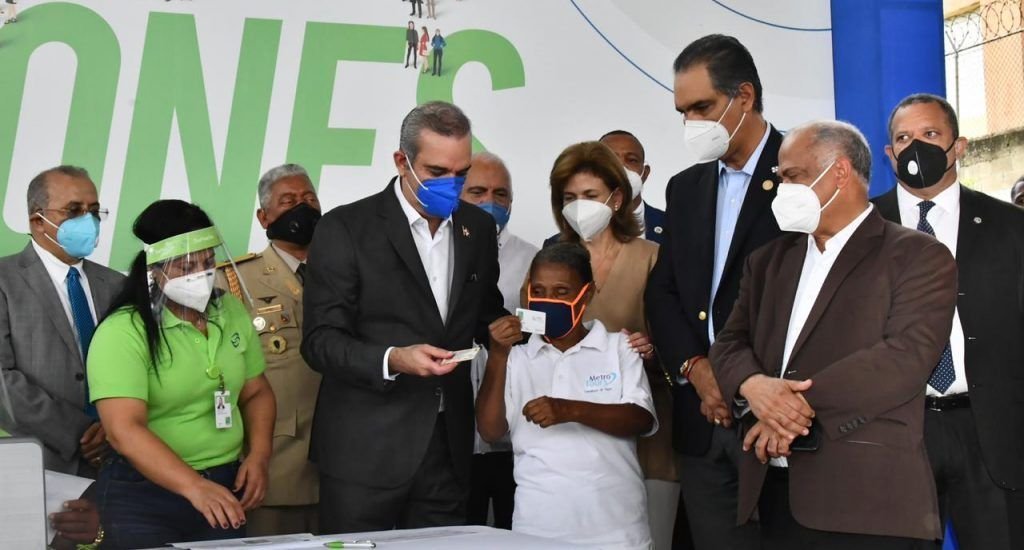 Abinader cercano 06 Un Presidente "muy cercano" en tiempos de distanciamiento físico