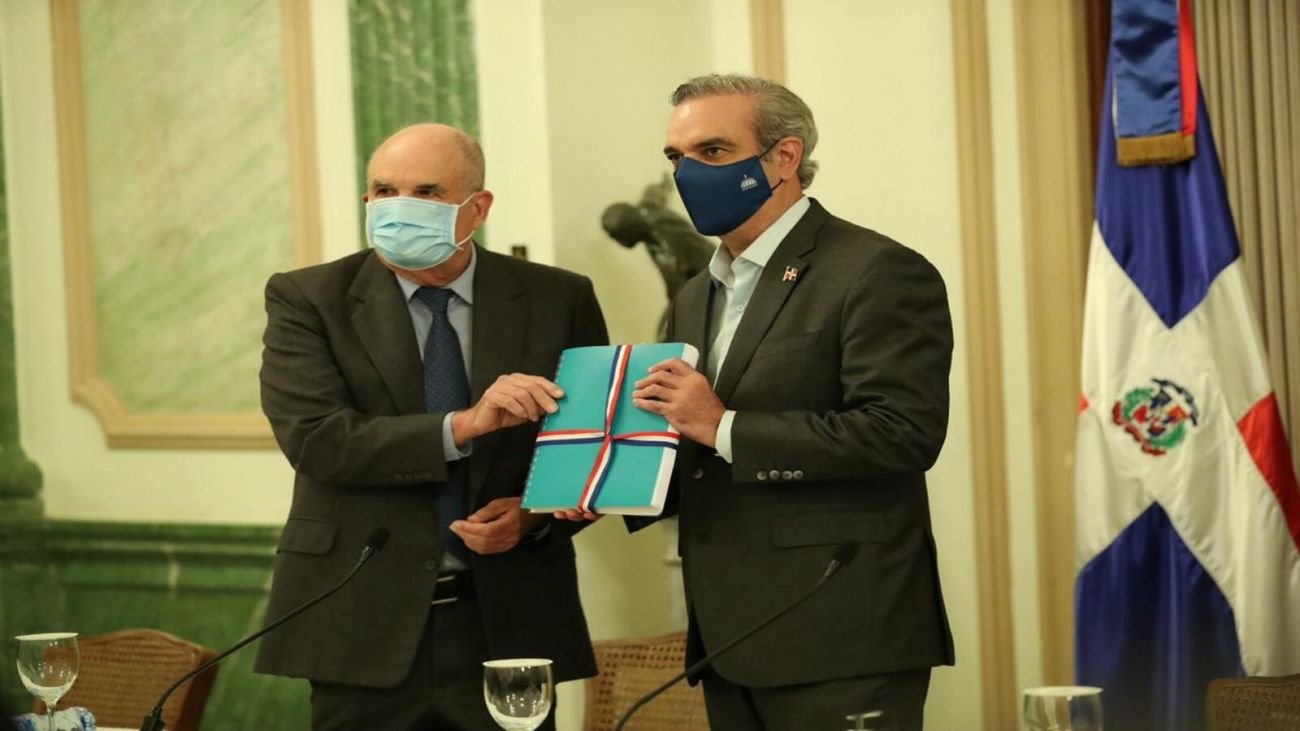 Abinader entrega «documentos confidenciales de 1930 al 1966» al Archivo General de la Nación