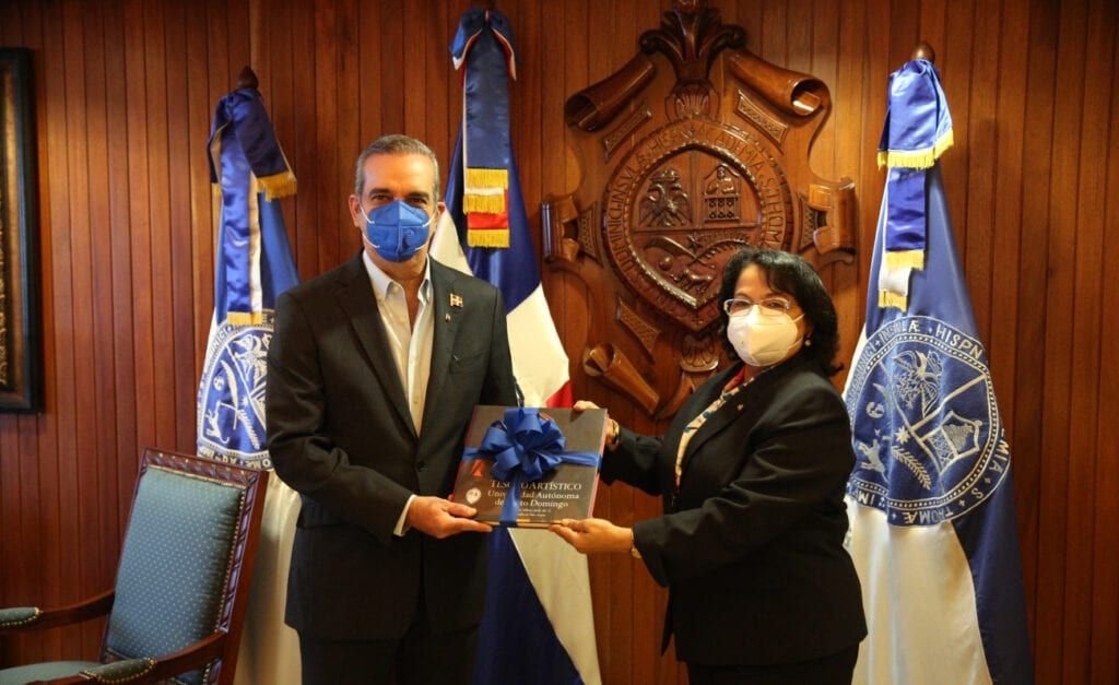 Abinader visita UASD e1600096656730 Consideran prudente y concertador primer mes de gobierno de Abinader