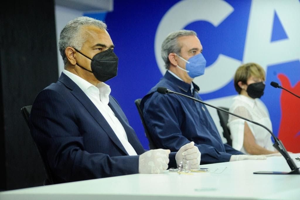 Carlos Gabriel y Abinader 01