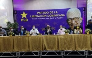 Danilo Medina llama a enderezar el rumbo en el PLD