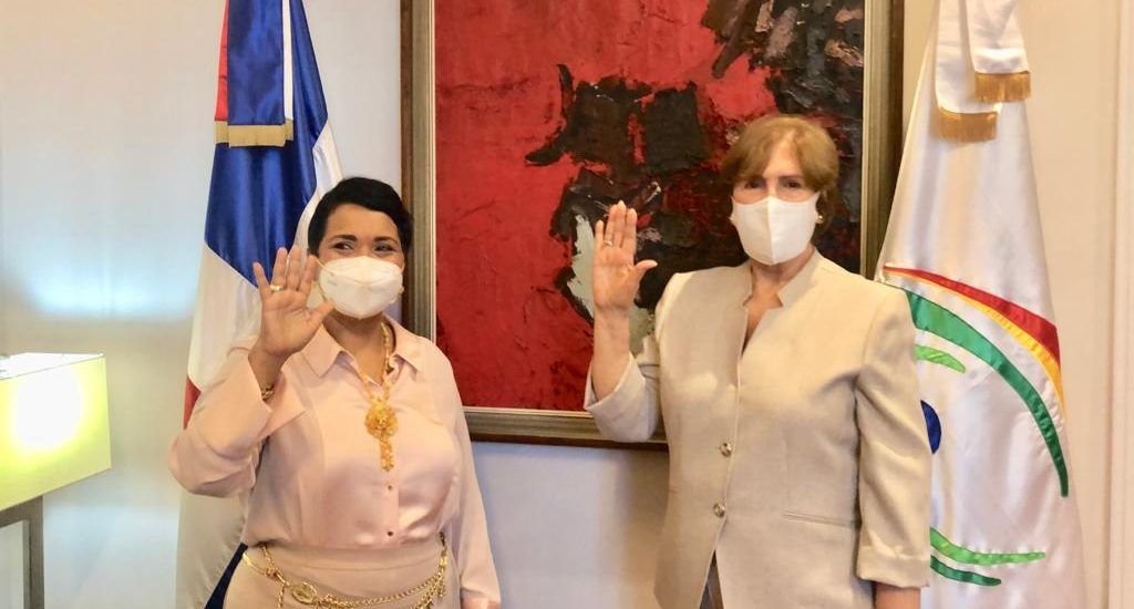 Juramentan a Lourdes Batista como comisionada dominicana de Cultura en Estados Unidos