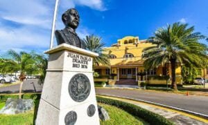 Presidente Abinader nombra y destituye funcionarios del Mirex