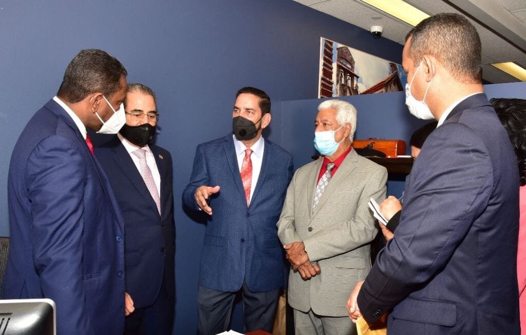 NY 02 Comprarán equipos para agilizar emisión de pasaportes en consulado Nueva York