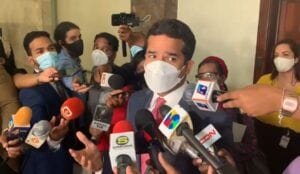 Omar Fernández propone ley para regular las transiciones gubernamentales